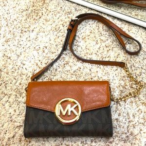 EUC Michael Kors Crossbody Wallet